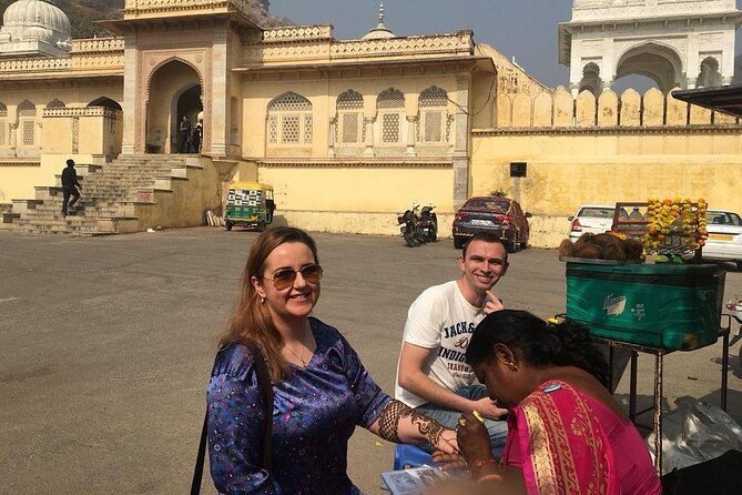 Private Full-Day Sightseeing Tour of Jaipur’s Heritage by Car - Stop 4: Royal Gaitor Tumbas, cenotaphs that reward slower walking
