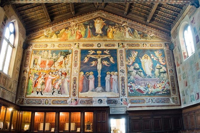 Private Guided Visit Florence's Santa Croce Basilica and Ancient Leather School - Piazza Santa Croce: lining up the outside before you rush inside