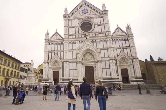 Private Guided Visit Florence's Santa Croce Basilica and Ancient Leather School - Scuola del Cuoio: leatherwork with 13th-century roots near the Arno