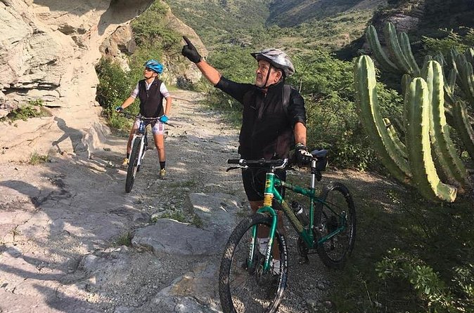 Private Historical Tour in the Sierra Santa Rosa by Bicycle - Mata Dam: a quick break built into the ride