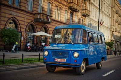 Private Historical Tour of Warsaw by a Retro Fiat with Pickup - From Castle Square to the Archcathedral: royalty and destruction side by side