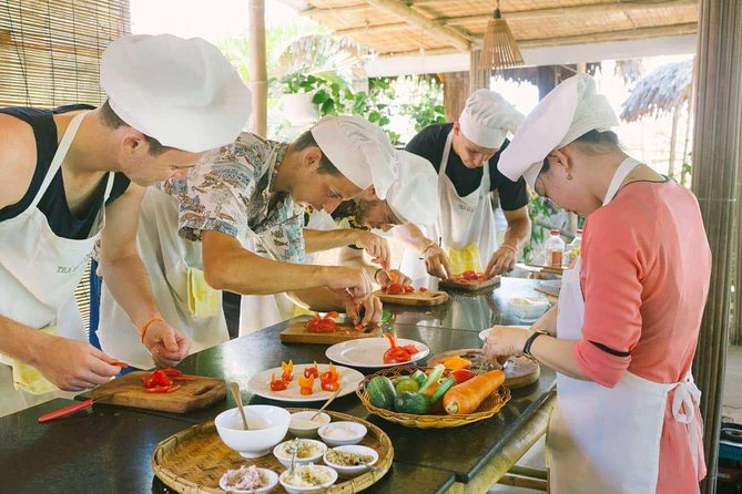 Private HoiAn Ancient Town Night Market Street food tour by Night - The market visit: your ingredient scout stop you can’t replicate alone