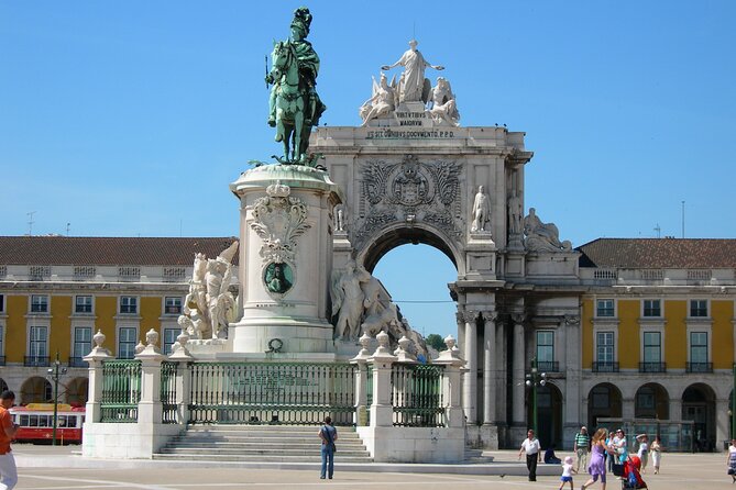 Private Lisbon Historical Tour on a Tukxi - Another classic viewpoint: Alfama to São Jorge Castle