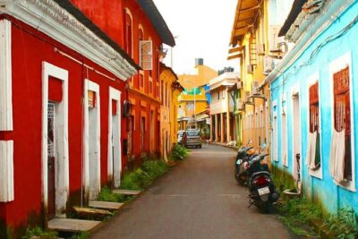 Private Portuguese Heritage Tour: Se Cathedral, Basilica of Bom Jesus and Dona Paula Beach in Goa - Se Cathedral of Santa Catarina: Gothic Portuguese Architecture and a Huge Bell