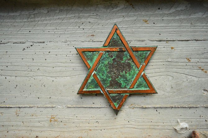 Private Tour: Jewish Heritage Walking Tour of Berlin - Alter Judischer Friedhof: reading centuries of Jewish names in stone