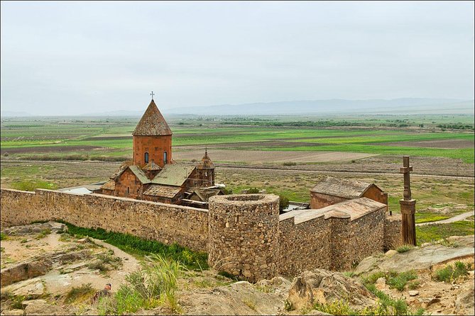 Private tour to Khor Virap, Noravank, ancient Birds-Cave, Hin Areni wine factory - A practical private road trip out of Yerevan