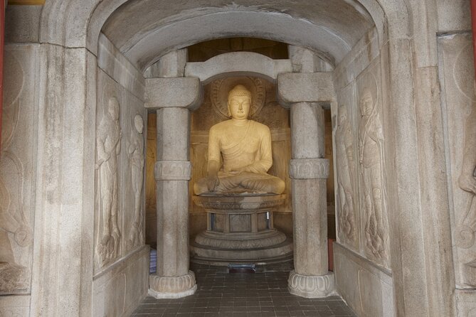 Private World Heritage Gyeongju Taxi Tour - Daereungwon and Hwangridan-gil: tombs and streets in one tidy loop