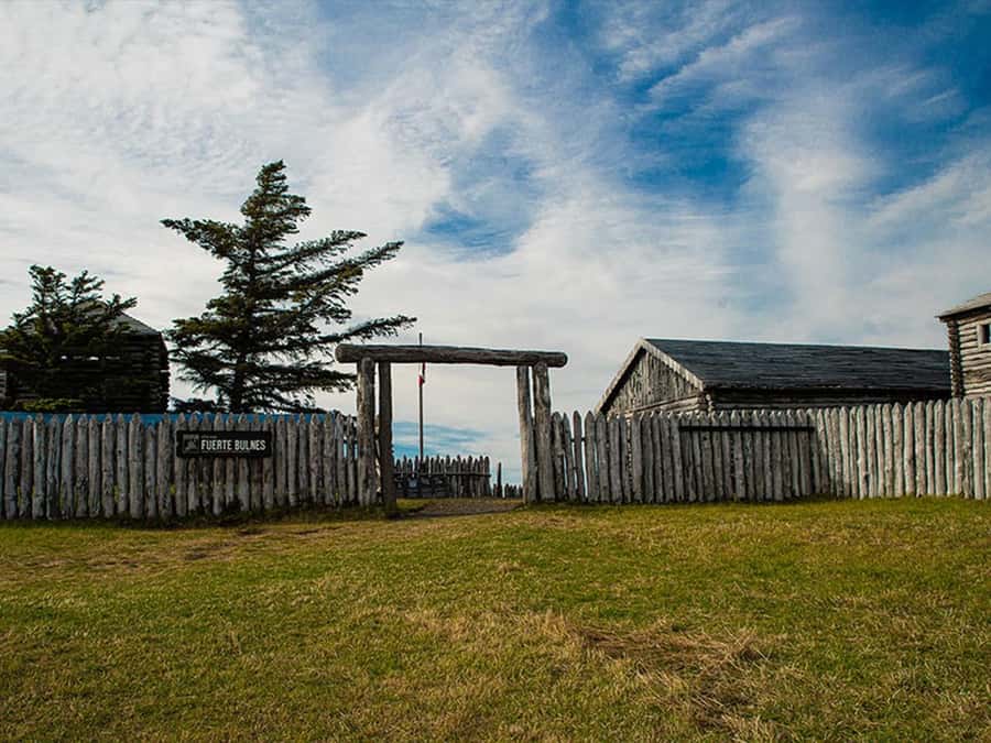 Punta Arenas: Fort Bulnes Historical Tour - Estrecho Park and the visitor center: turning sights into context