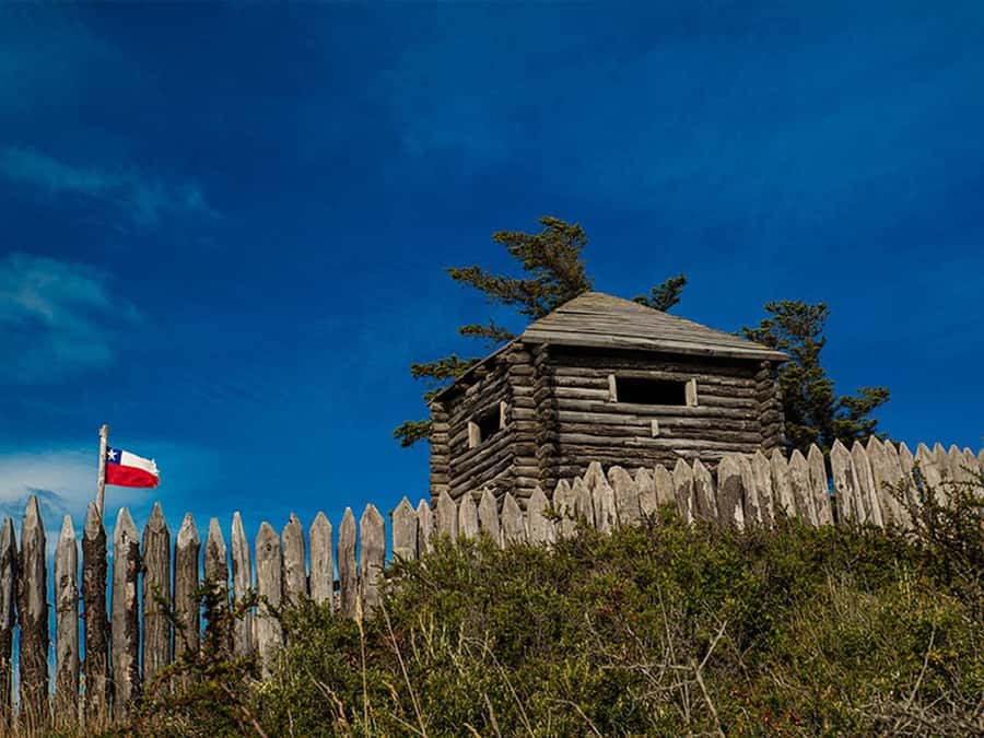 Punta Arenas: Fort Bulnes Historical Tour - Hito de la Mitad de Chile: the photo stop that anchors the scale