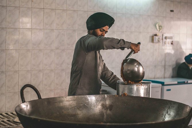 Red Fort & Old Delhi: Half Day Heritage Walking tour - Khari Baoli spice market and rickshaw ride to Red Fort