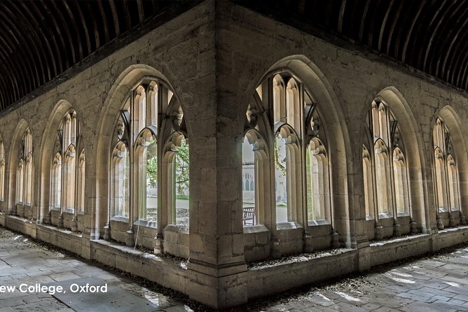Reformation Oxford Christian History Tour private groups - Meeting at Broad Street: timing, walking, and the one place to not stand