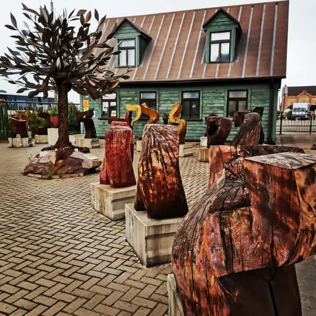 Riga: Jewish History and Heritage Tour - Maskavas suburb: wooden houses, institutions, and continuity