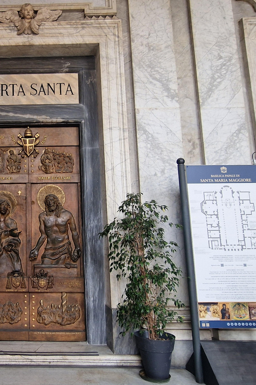 Rome: Ancient Jubilee in the 4 Major Basilicas - Santa Maria Maggiore: Golden Interiors, Popes Buried Here, and Nativity Relics