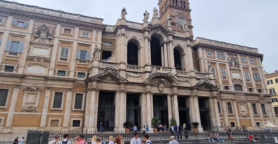 Rome: Ancient Jubilee in the 4 Major Basilicas - St. Peter’s Basilica: Holy Door Entry and the Pietà Route