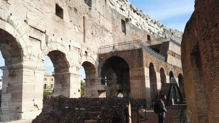 Rome: Colosseum Arena and Ancient Rome Guided Tour - How the Guide Makes It Work: Humor, Focus, Headsets