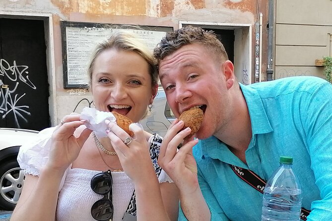 Rome: Trastevere street food and history tour - small group - Tiber Island and Piazza in Piscinula: two scenic pauses with meaning