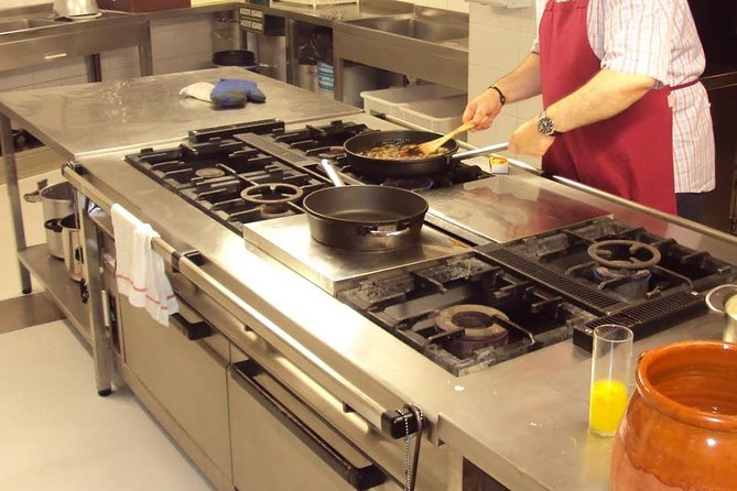 San Sebastián Private Food-Historical tour & meal at a Gastronomy Club - Meeting point, pickup, and timing you should know