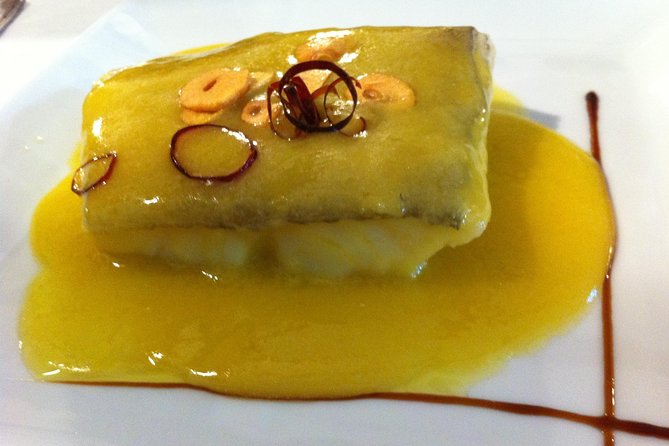 San Sebastián Private Food-Historical tour & meal at a Gastronomy Club - Stop-by-stop: what happens during the 4 hours