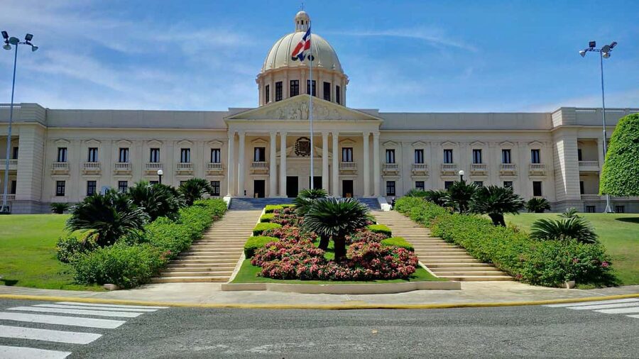 Santo Domingo Historical City Tour: Explore the Heritage - Columbus connections: Alcázar de Colón and the Royal Houses stop