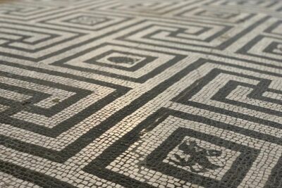 Secret Herculaneum: The Hidden Treasure of Ancient Roman Civilization - The decumanus maximus and the idea of Roman street life