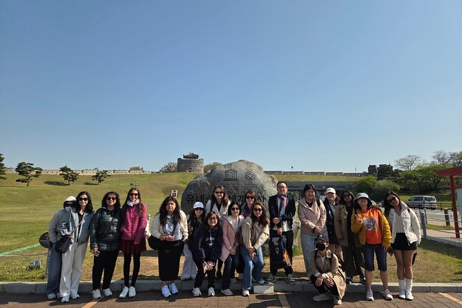 Seoul: Suwon Hwaseong & Waujeongsa & Starfield Heritage Tour - Stop 1: Suwon Hwaseong Fortress Walls and Watchtowers