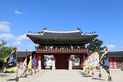 Seoul: Suwon Hwaseong & Waujeongsa & Starfield Heritage Tour - Walking the UNESCO Hwaseong Fortress walls for real views