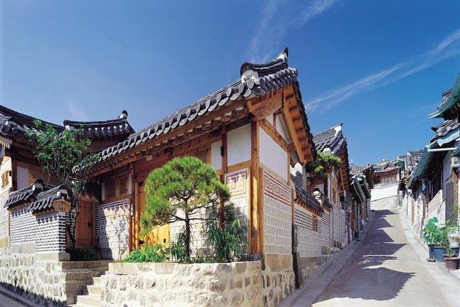 Seoul: UNESCO Heritage Palace, Shrine, and More Tour - Changdeokgung Palace gardens: what you’ll notice with a guide