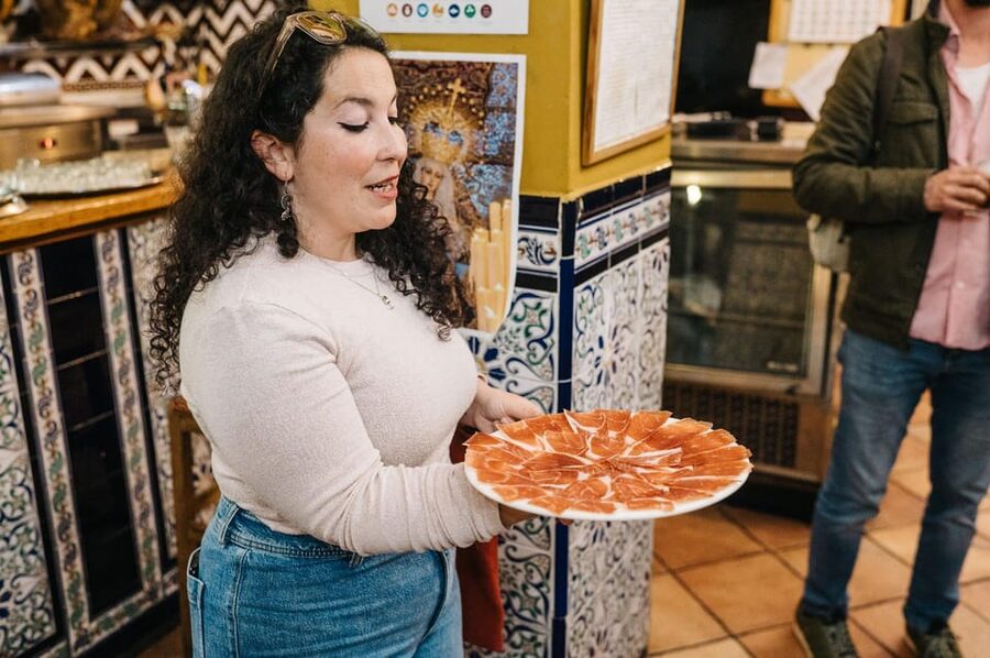 Seville: Private Tapas & History Tour in Triana Neighborhood - The 3-Hour Format: How the Crawl Actually Works
