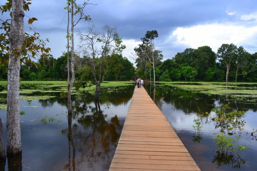 Siem Reap: Banteay Srei and Grand Circuit Heritage Tour - What the guides and drivers add (and why small groups matter)