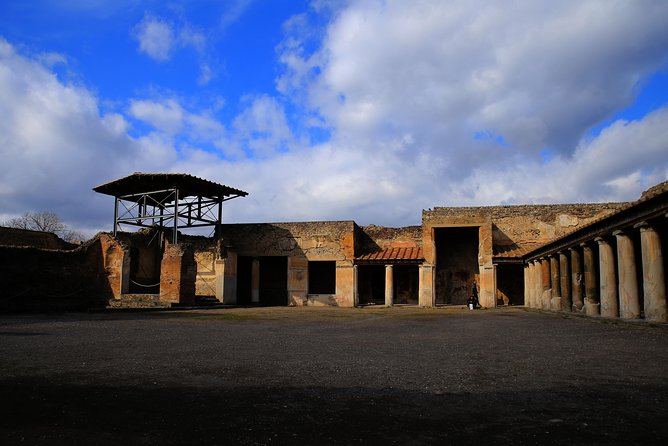 Small Group Guided Walking Tour of Ancient Pompeii Highlights - Key Pompeii Highlights in This 2-Hour Walk