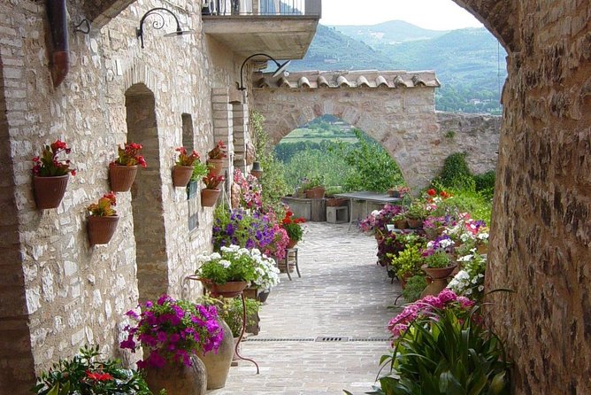 Spello: a journey through flowers, mosaics and ancient Roman ruins - Key highlights to know before you go