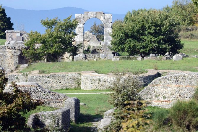 Spello: a journey through flowers, mosaics and ancient Roman ruins - Carsulae Parco Archeologico: Roman civic spaces you can actually picture