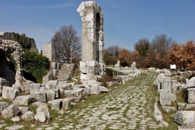 Spello: a journey through flowers, mosaics and ancient Roman ruins - Villa dei Mosaici: ten rooms of polychrome Roman floor art