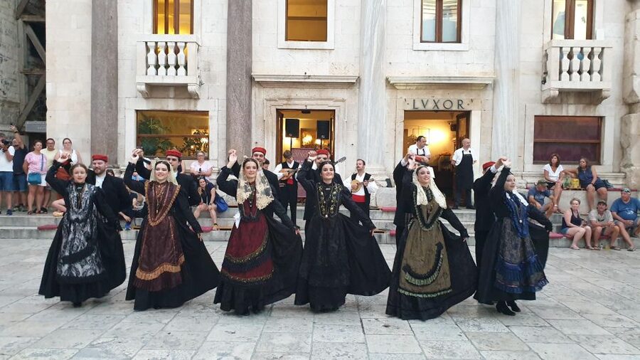 Split: History and Heritage Walking Tour - Peristil Square moments: how to orient yourself quickly