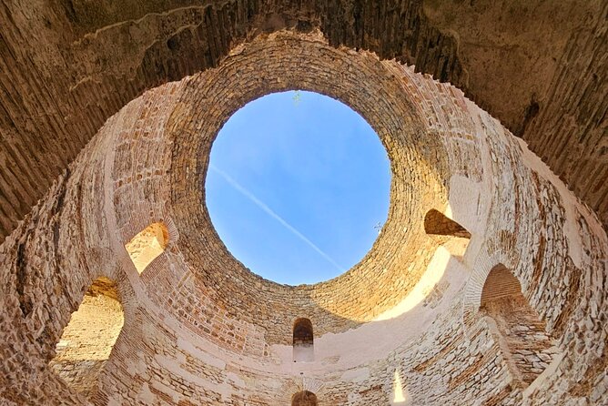 SPLIT-History Tour of Diocletian's Palace & Old Town with Daniela - The Peristyle: central space, real open-air atmosphere