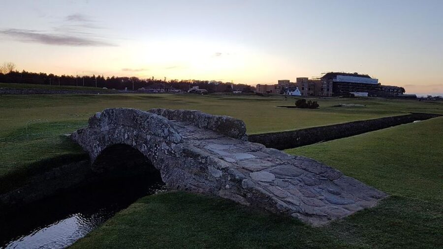 St Andrews: Golf Origins and Old Course History Tour - The 1st tee and fairway angles: tradition in plain sight