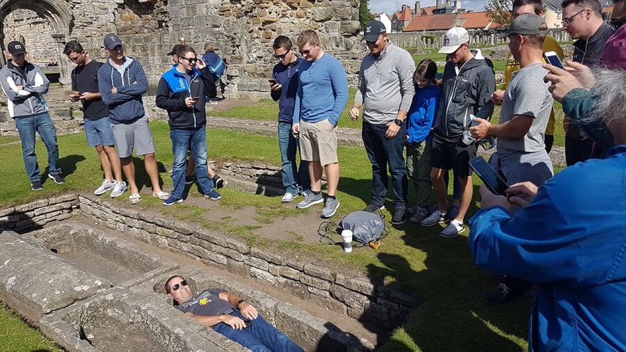 St Andrews: Town, Golf, and Old Course History Tour - Swilkan Bridge Photo Shoot: The Iconic Finish (When Tournaments Aren’t On)