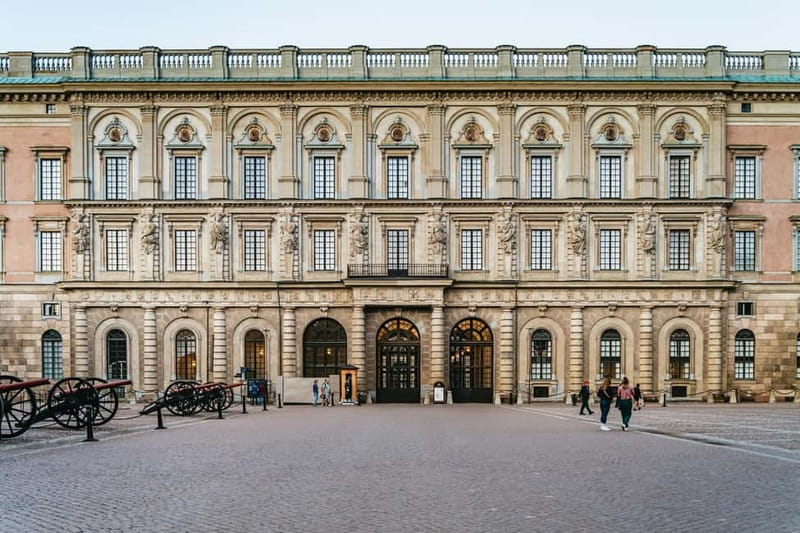 Stockholm: Ghost Walk and Historical Tour - The stories: plagues, executions, murders, and poltergeists