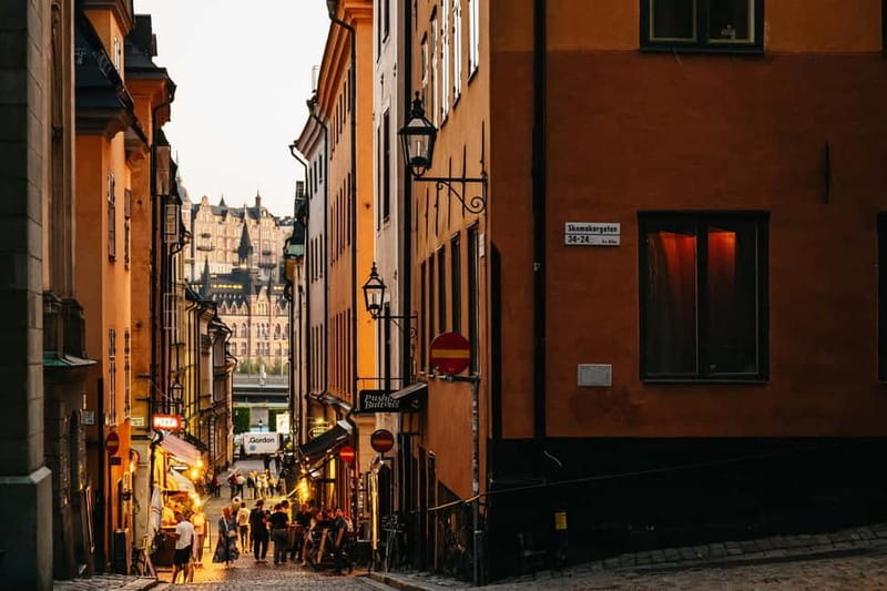 Stockholm: Ghost Walk and Historical Tour - 1.5 hours with cobbles and stairs: how the pace really works