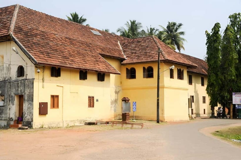 Stories of Jew Town: Guided Heritage Walk in Kochi - Jew Town’s lanes: antiques, galleries, and the cultural overlap you can feel