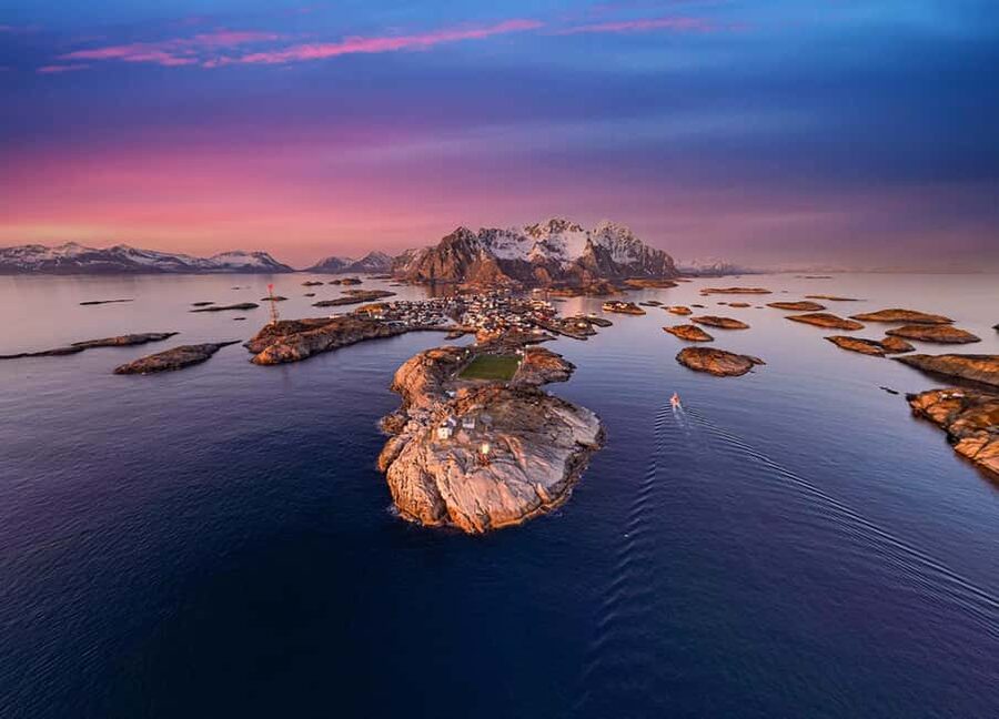 Svolvær and Henningsvær Sightseeing and History Tour - Start at Svinøya Rorbuer: Fishing Life You Can See