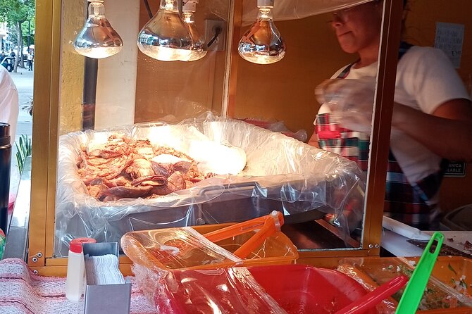 Taco and History Tour in the All Inclusive Historic Center - Stop 4: a short walk with architecture talk, then Michoacán carnitas