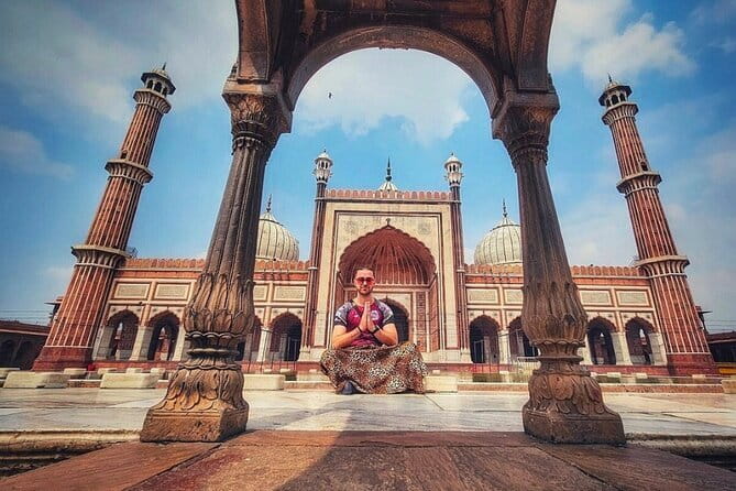 Temples, Bazaars & Food Tasting in Old Delhi with Female Guide - Naughara (Row of Nine Houses): when Old Delhi gets beautiful and specific