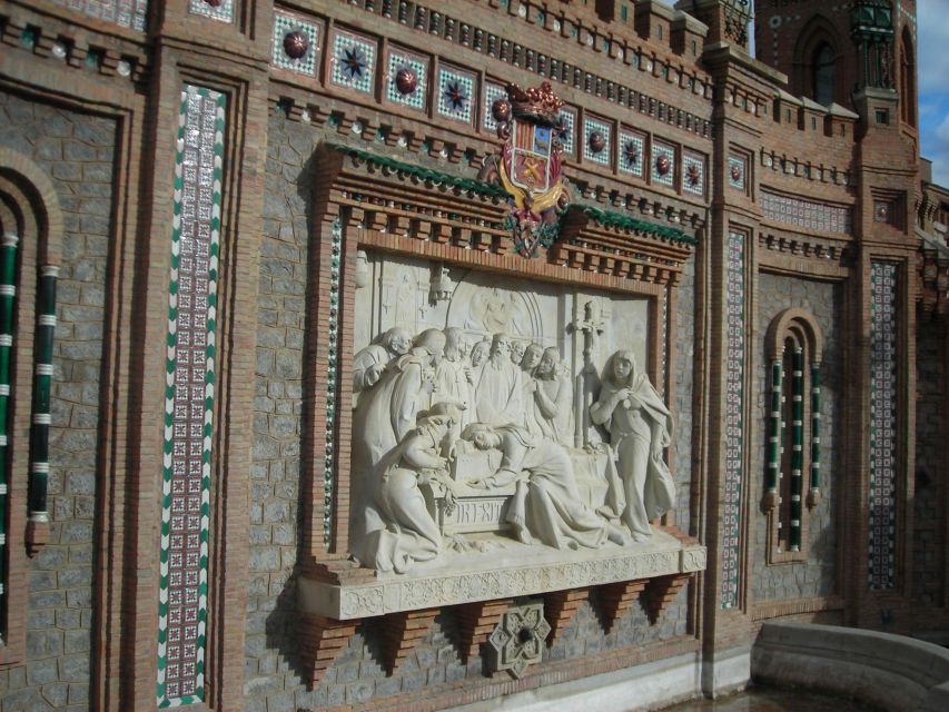 Teruel: Night History and Heritage Tour - Meeting point at the neo-Mudejar towers: where you start the walk