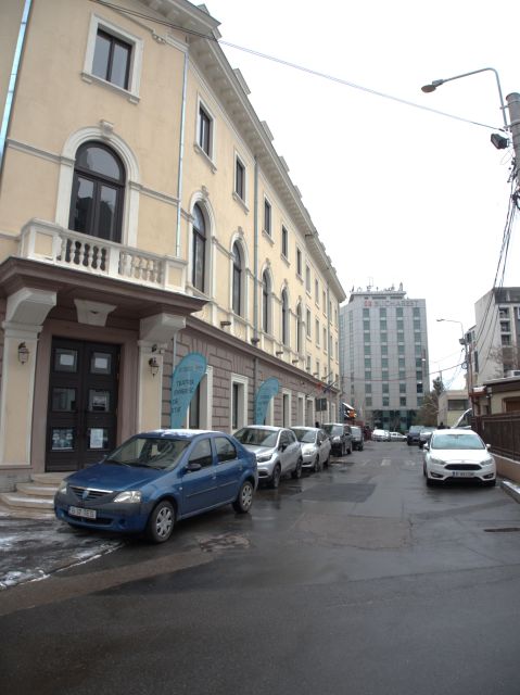 The Jewish heritage of Bucharest - half day walking tour - Avraham Kosher break: practical, local snacks time