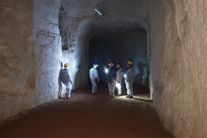 The Labyrinth of Rome between catacombs and ancient quarries - Guides in small groups: how hosts like Riccardo and Daniela shape the visit
