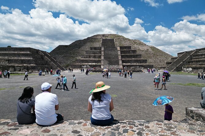 Tour to Teotihuacan with visit to ancient caves and CDMX transportation - Agave, obsidian, and tasting: mezcal, tequila, pulque without the mystery