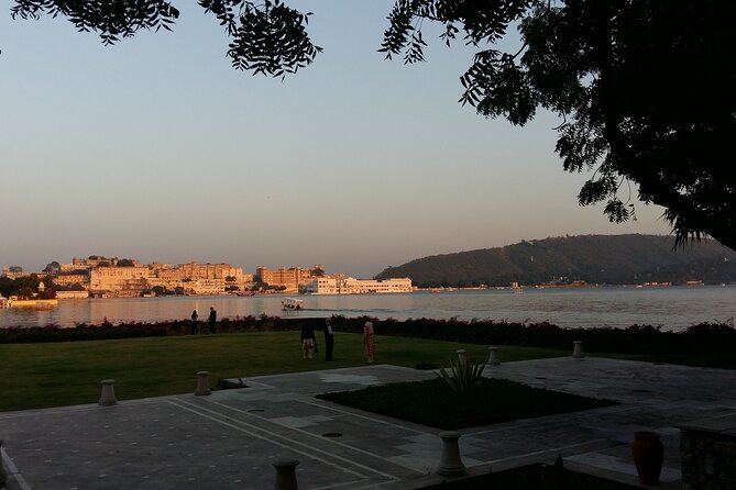 TRAVEL WITH CHINMAY -Heritage Walk - With Local B. Fast - Old-city lanes, temples, and the lakefront ghats