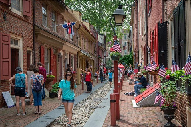 True Crime Philadelphia and History Tour - Benjamin Franklin’s Grave: where civic genius meets true-crime storytelling
