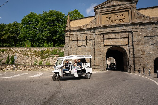 Tuk Tuk tour in Bergamo, Città Alta and the ancient Venetian walls - From Viale del Sentierone to Città Alta: getting your bearings fast
